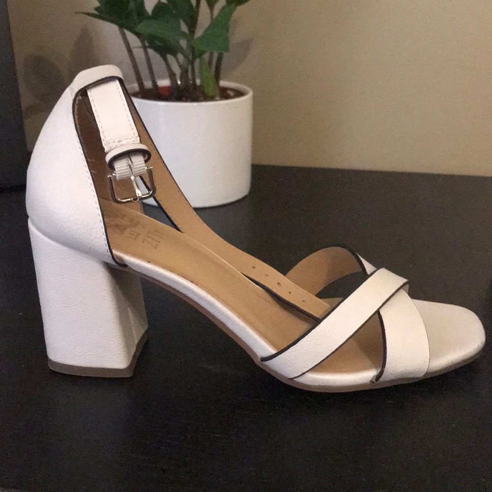 Sandles / heels - Picture 2 of 2